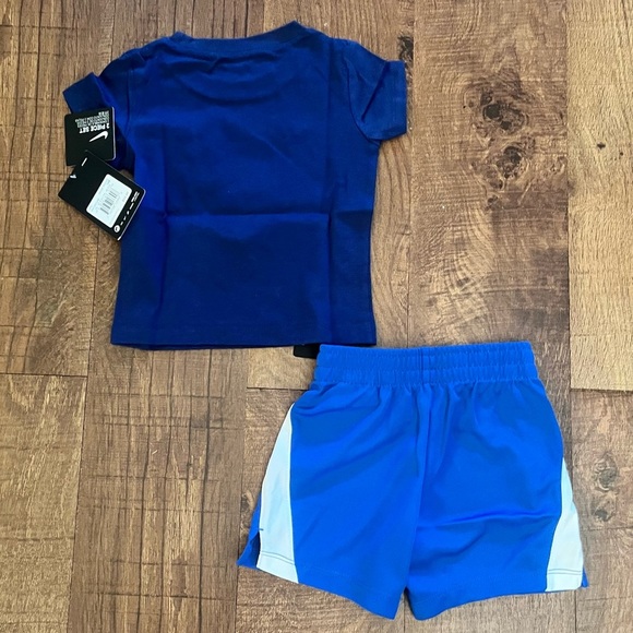 NWT Nike baby toddler boy 2 piece set shorts SS T-shirt 12 months - Picture 6 of 6
